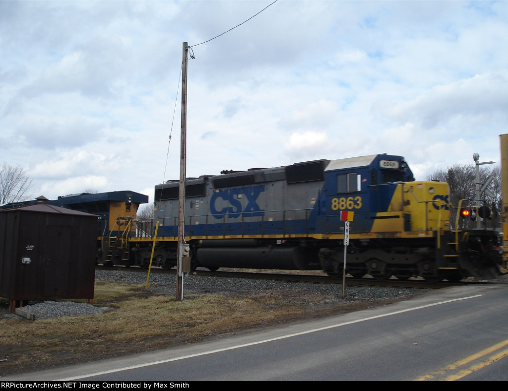 CSX 8863 on CSX Q621-17